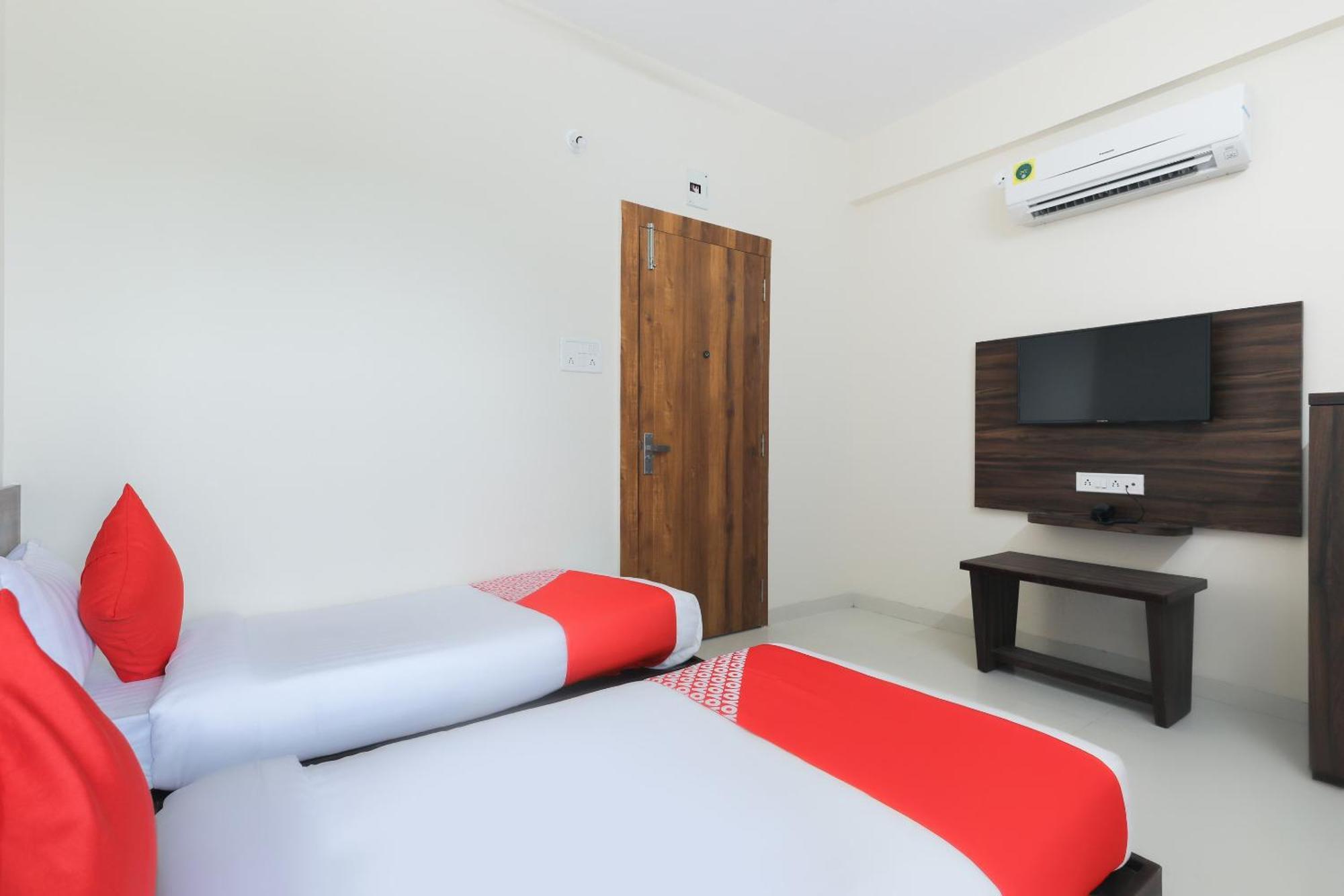 โอโย 46617 ลา ฟลอรา Hotel อินดอร์ ภายนอก รูปภาพ